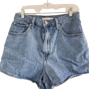 LEVI'S  High Waisted Mom Shorts Size 30
